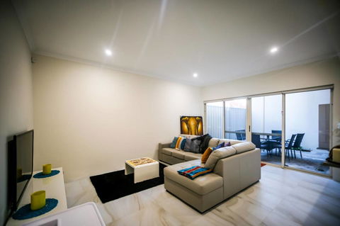 VIP Stays - Villa De Burswood Luxury 3BR Suite W/ King Bed FREE WIFI - E Caravan Parks 6