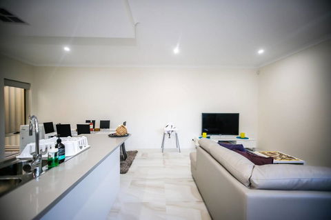VIP Stays - Villa De Burswood Luxury 3BR Suite W/ King Bed FREE WIFI - E Caravan Parks 8