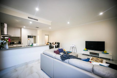 VIP Stays - Villa De Burswood Luxury 3BR Suite W/ King Bed FREE WIFI - E Caravan Parks 14