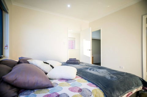VIP Stays - Villa De Burswood Luxury 3BR Suite W/ King Bed FREE WIFI - E Caravan Parks 11