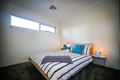 VIP Stays - Villa De Burswood Luxury 3BR Suite W/ King Bed FREE WIFI - E Caravan Parks 20