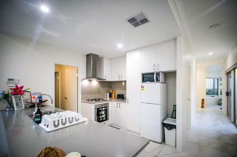 VIP Stays - Villa De Burswood Luxury 3BR Suite W/ King Bed FREE WIFI - E Caravan Parks 18