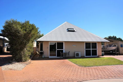 Osprey Holiday Village Unit 203 1 Bedroom - E Caravan Parks 0