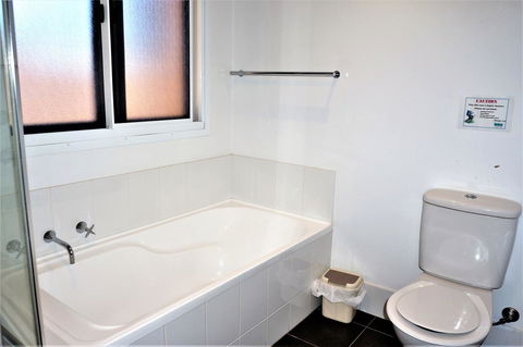 Osprey Holiday Village Unit 203 1 Bedroom - E Caravan Parks 10