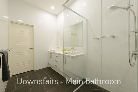 32 Corella Court - E Caravan Parks 10