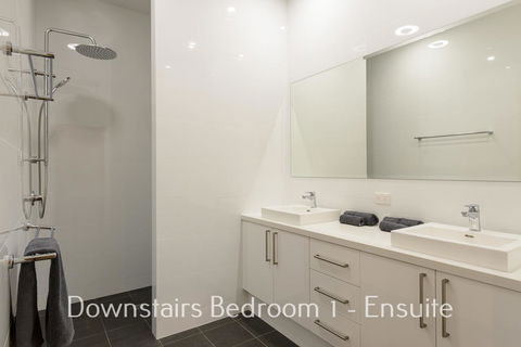 32 Corella Court - E Caravan Parks 8