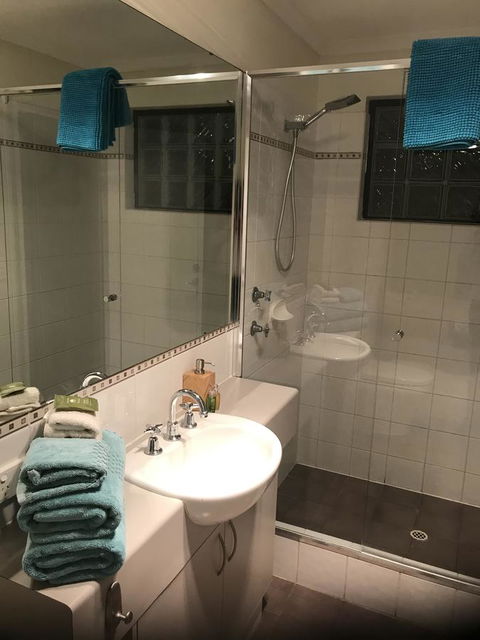 THE SANCTUARY LUXURY HOLIDAY HOME - E Caravan Parks 2