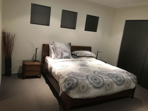 THE SANCTUARY LUXURY HOLIDAY HOME - E Caravan Parks 1