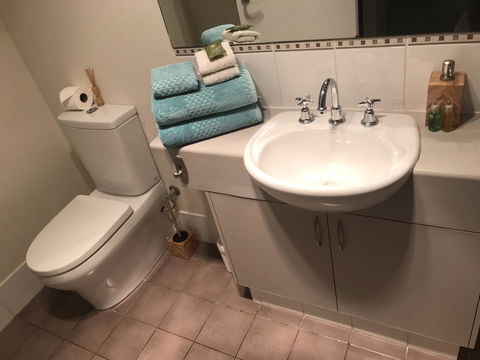 THE SANCTUARY LUXURY HOLIDAY HOME - E Caravan Parks 3
