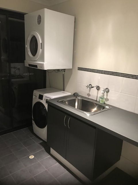 THE SANCTUARY LUXURY HOLIDAY HOME - E Caravan Parks 28