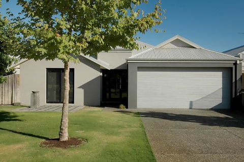 THE SANCTUARY LUXURY HOLIDAY HOME - E Caravan Parks 0