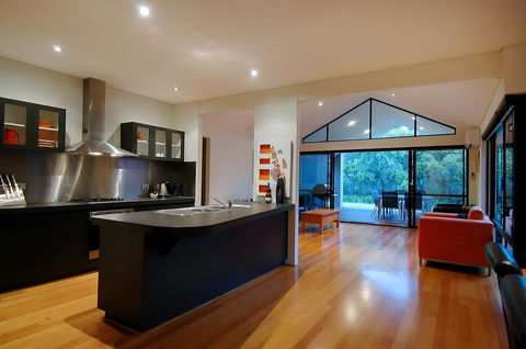 THE SANCTUARY LUXURY HOLIDAY HOME - E Caravan Parks 11