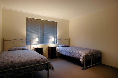 THE SANCTUARY LUXURY HOLIDAY HOME - E Caravan Parks 5