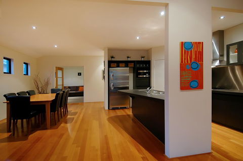 THE SANCTUARY LUXURY HOLIDAY HOME - E Caravan Parks 14