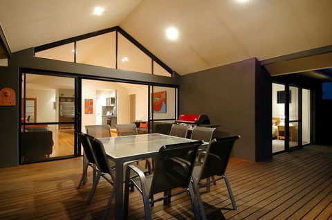 THE SANCTUARY LUXURY HOLIDAY HOME - E Caravan Parks 25