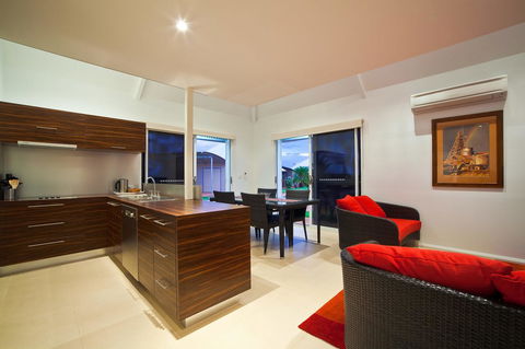 Osprey Holiday Village Unit 103 2 Bedroom - E Caravan Parks 4