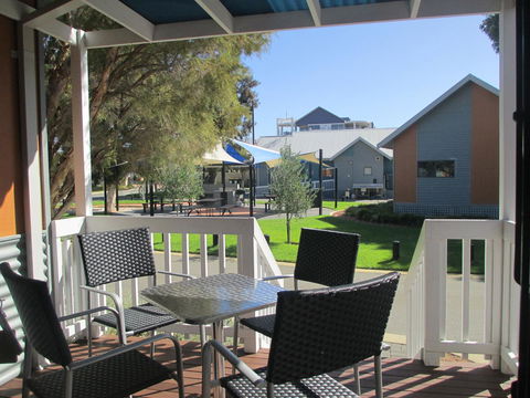 Mandurah Ocean Marina Chalets - E Caravan Parks 40
