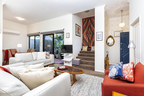 Como Executive Apartment - E Caravan Parks 9