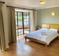 Charming quiet Lodge-2 minutes walk to Shopping Complex - E Caravan Parks