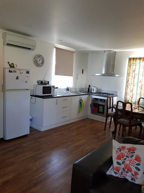 While Away Holiday Accommodation - E Caravan Parks 5