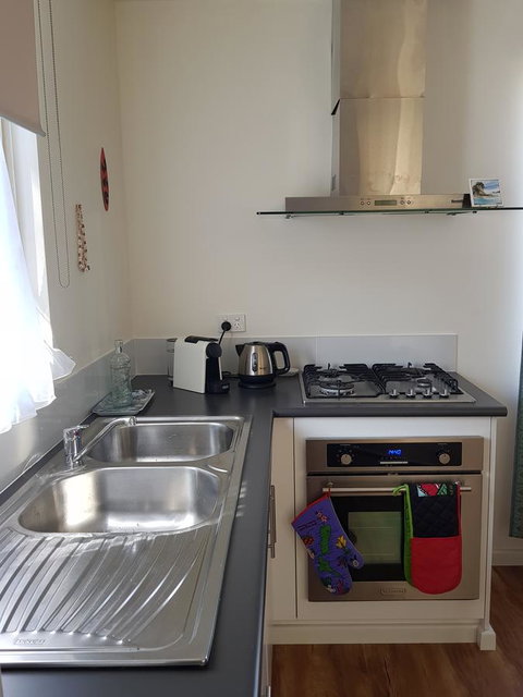 While Away Holiday Accommodation - E Caravan Parks 6