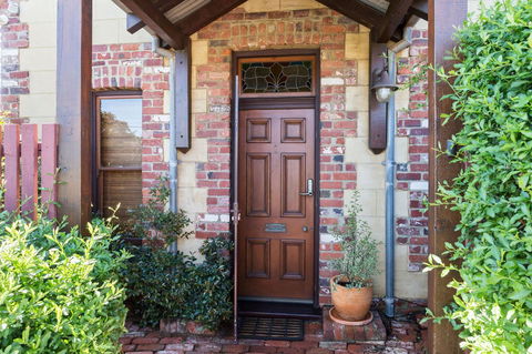 100 On South Callan Apartments - E Caravan Parks 22