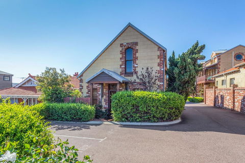 100 On South Callan Apartments - E Caravan Parks 25