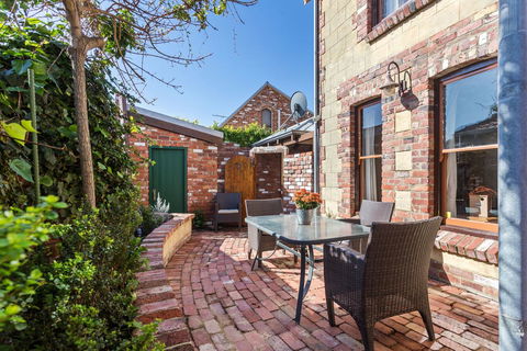 100 On South Callan Apartments - E Caravan Parks 17