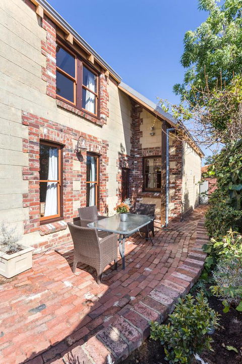 100 On South Callan Apartments - E Caravan Parks 23