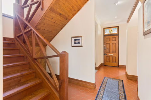 100 On South Callan Apartments - E Caravan Parks 8