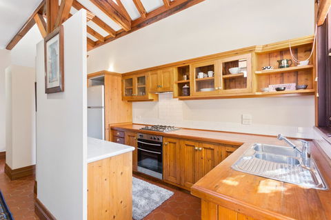 100 On South Callan Apartments - E Caravan Parks 7