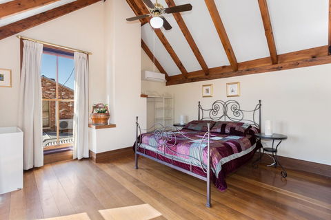 100 On South Callan Apartments - E Caravan Parks 14