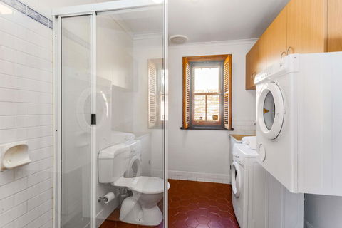 100 On South Callan Apartments - E Caravan Parks 16