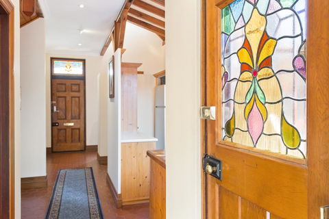 100 On South Callan Apartments - E Caravan Parks 5