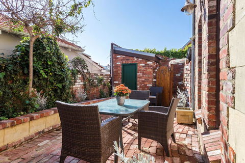 100 On South Callan Apartments - E Caravan Parks 18