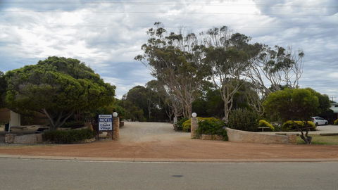 Hopetoun Motel & Chalet Village - E Caravan Parks 12