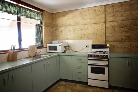 Hopetoun Motel & Chalet Village - E Caravan Parks 42