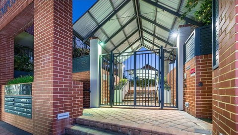Subiaco Emporium Apartment - E Caravan Parks 8