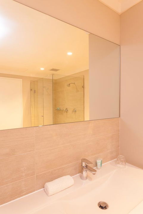 The Marina Hotel - Mindarie - E Caravan Parks 13