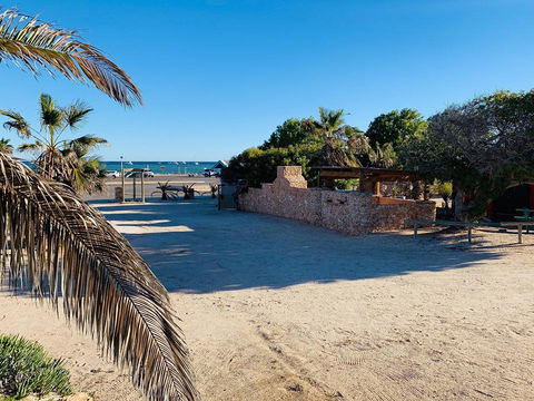 Shark Bay Cottages - E Caravan Parks 11