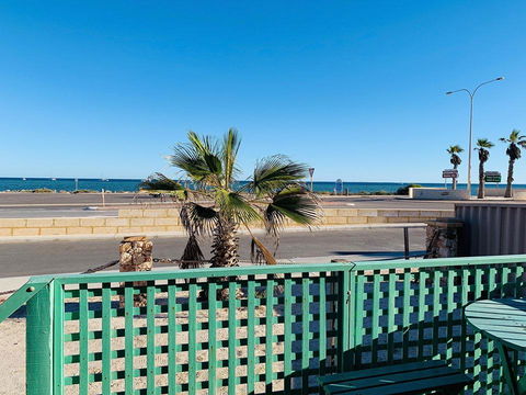 Shark Bay Cottages - E Caravan Parks 14