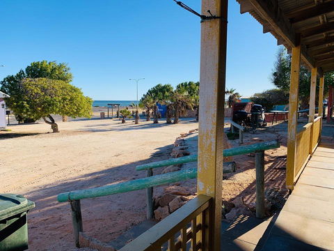 Shark Bay Cottages - E Caravan Parks 2