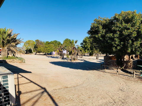 Shark Bay Cottages - E Caravan Parks 13
