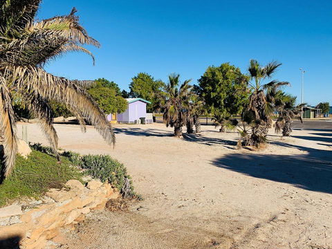 Shark Bay Cottages - E Caravan Parks 12