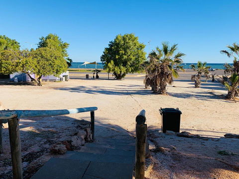 Shark Bay Cottages - E Caravan Parks 1
