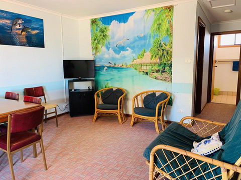 Shark Bay Cottages - E Caravan Parks 9