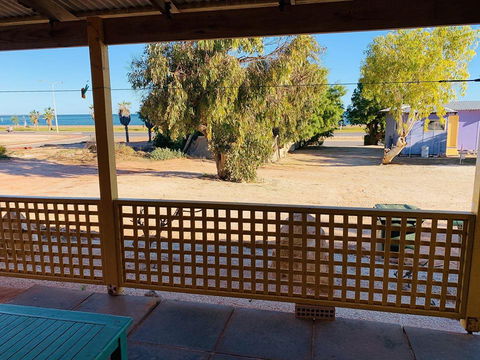 Shark Bay Cottages - E Caravan Parks 5