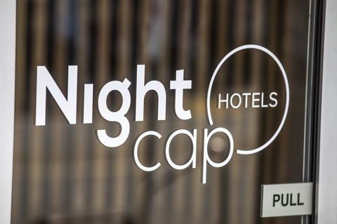 Nightcap At Carlyle Hotel - E Caravan Parks 28
