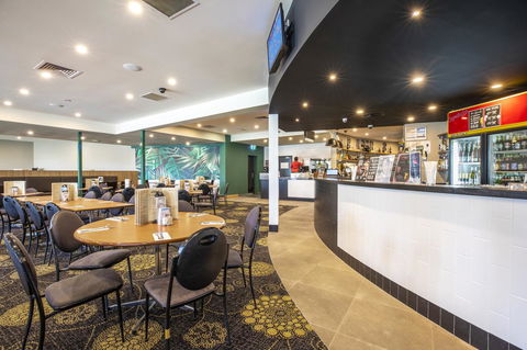 Nightcap At Carlyle Hotel - E Caravan Parks 30
