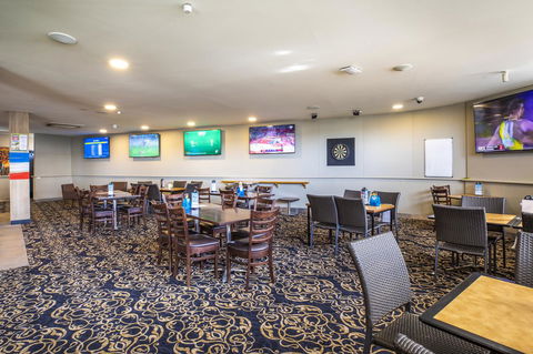 Nightcap At Carlyle Hotel - E Caravan Parks 22